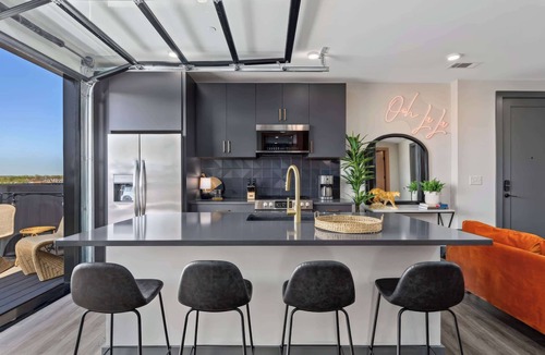 Rolling Mill Hill Apartment | Summer rooftop deck, skyline views, chef’s kitchen near Broadway