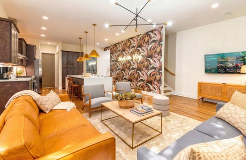 Hadley - Washington House | Summer rooftop decks, karaoke garage, game room near Broadway