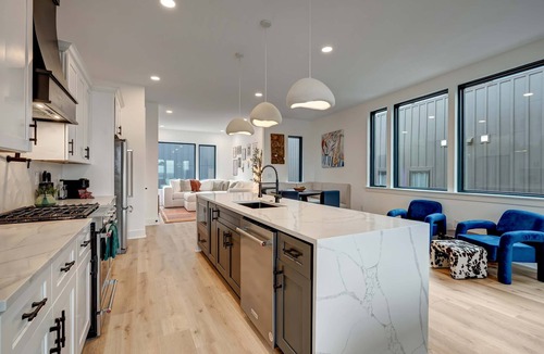 Hurwood Heights House | Summer rooftops, hot tubs, game rooms, sauna near Broadway & Geodis Park