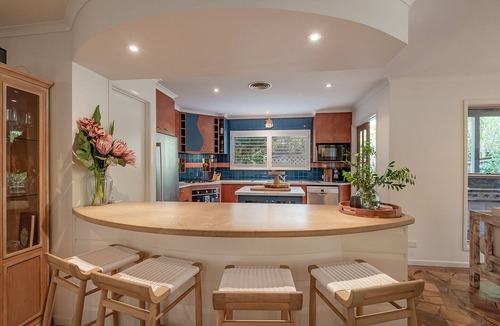 Sunshine Beach House | "Summer Salt" @ Sunshine + Pets & HEATED POOL 150m to the beach!