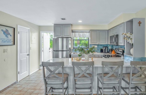 Key Largo Condo | Summer Special! 5 Star Resort w/Lagoon Pool Tennis GolfCart Kayaks Amenities