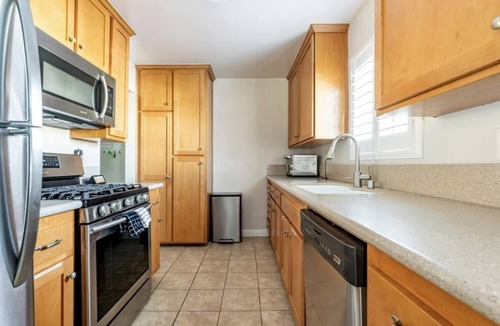 South Redondo House | Summer Special! Luxurious, Modern Condo - Gym, Pool, Steps to Hermosa
