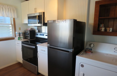 South Nags Head House | Summer Special/RIGHT ACROSS from OCEAN/Fenced yard/pet friendly