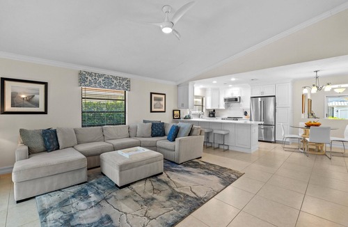 Naples Park House | Summer Specials! Amazing Pool Oasis, Close to the Beach, FREE Bikes, Amenities