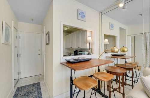 Palm Beach Condo | Summer Suite | Steps to Beach + Heated Pool
