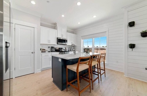 Orange Beach House | Summer Vacation! Beach, Pool, Games, Sleeps 10!