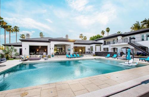 Arcadia Manors Villa | Summer Villa Getaway, Resort Life, Pickleball, Pool, Golf
