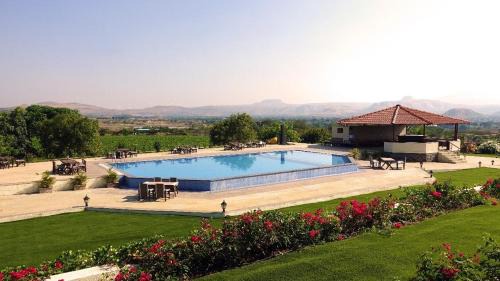 Sinnar Hotel | Summer Vines
