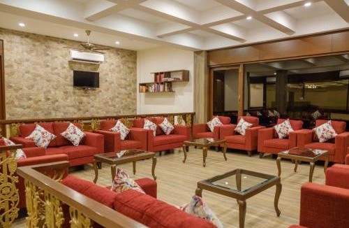 Sinnar Hotel | Summer Vines
