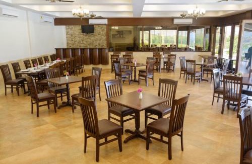 Sinnar Hotel | Summer Vines