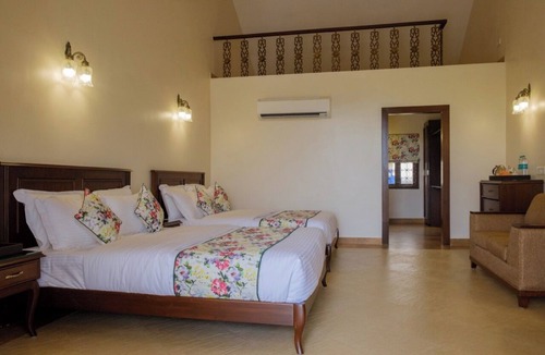 Sinnar Hotel | SUMMER VINES