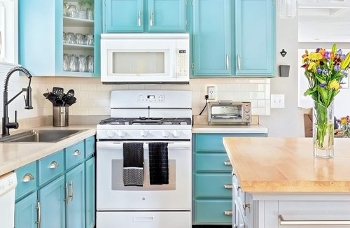 East Jordan House | Summer Winterland Retreat-Hot Tub, Dogs Ok, Boyne, Charlevoix, Petoskey