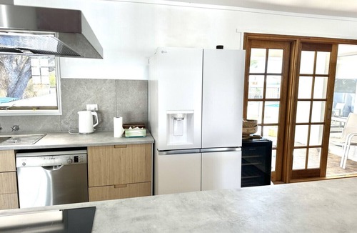 Leeman House | Summerland : Beachfront Retreat - Dogs welcome