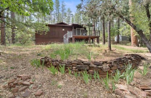 Strawberry House | Summers Rest Mountain Cabin in the Pines