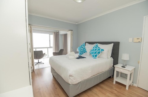 Pollok Beach Apartment | Summerseas Views