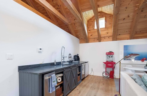 Bridgehampton House | Summerset Villa by Rove Travel | Home w/Pool & Hot Tub