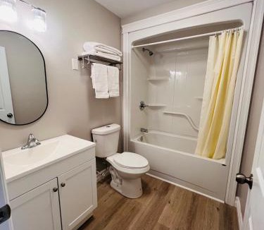 Summerside Hotel | SUMMERSIDE MOTEL &COTTAGES
