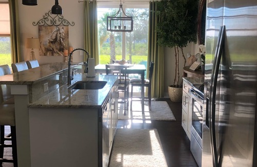Lincolnville House | Summertime Sweetness in St.Augustine- Close to Festival Locations & Downtown!