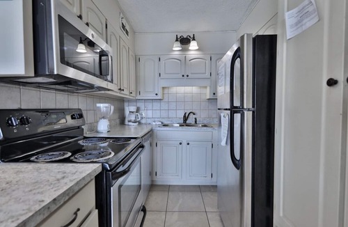 Panama City Beach Condo | Summit 1 BR SLEEPS 5 *BEACH CHAIRS INCLUDED*