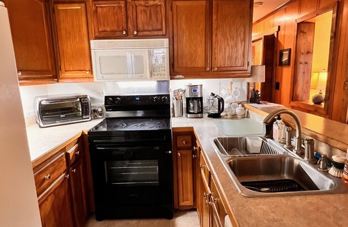 Edray Condo | Summit Condo . near the Village. Summers are Almost Heaven!