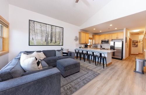 Dillon Condo | Summit County Basecamp: Escape to the Mountain Lake! Garage-Grill-In Town!