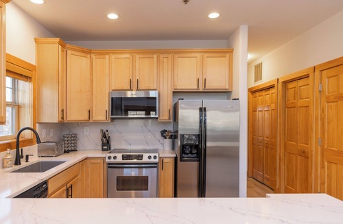 Dillon Condo | Summit County Basecamp: Escape to the Mountain Lake! Garage-Grill-In Town!