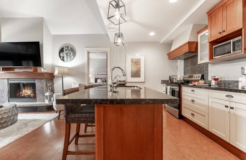 Canmore Condo | SUMMIT ESCAPE - PENTHOUSE - SPA , POOL & HOT TUB