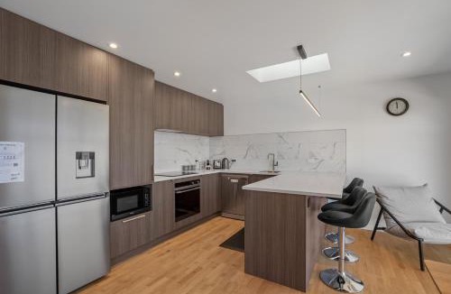 Frankton Apartment | Summit Haven – Centre | 3BR New Build | Spa