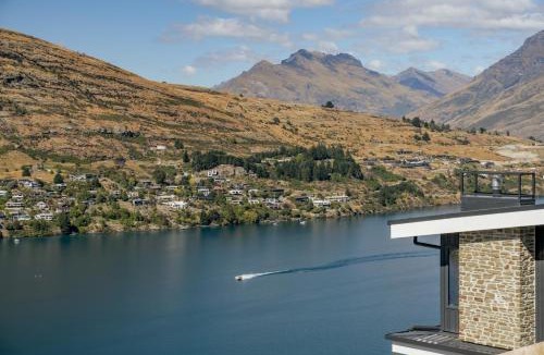 Frankton House | Summit Haven – Centre | 5BR New Build | 2 Spas