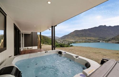 Frankton House | Summit Haven – West | 5BR New Build | 2 Spas