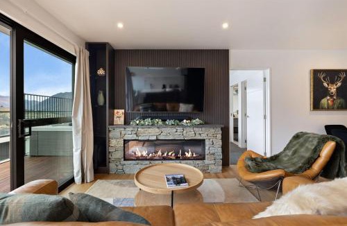 Frankton House | Summit Haven – West | 5BR New Build | 2 Spas