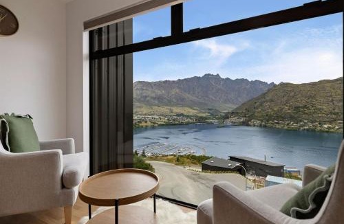 Frankton House | Summit Haven – West | 5BR New Build | 2 Spas