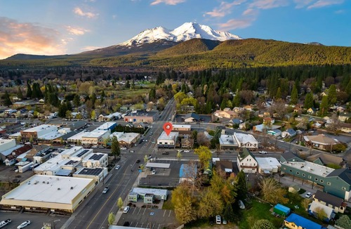 Mount Shasta Hotel | Summit Lofts, View of Mt Shasta, King Bed, #205