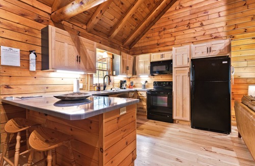 Logan Cabin | Summit Point - Cozy & Secluded Getaway - Heart of Hocking Hills