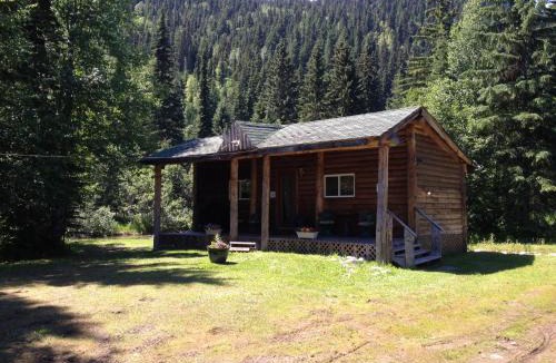Valemount Cabin | Summit River Lodge & Campsites