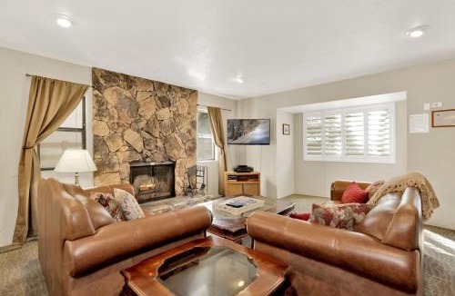 Summit Estates House | Summit Ski Resort Mountain View Condo - Walk to Snow Summit