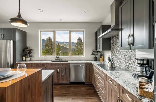 Bailey House | Summit Solace | LUXE 360° Views Hot Tub Games