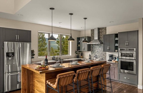 Bailey House | Summit Solace | LUXE 360° Views Hot Tub Games