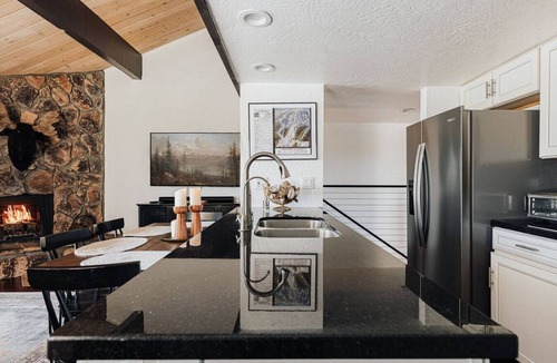 Big Bear Lake Cabin | Summit Solace, Steps to Snow Summit w/Hot tub