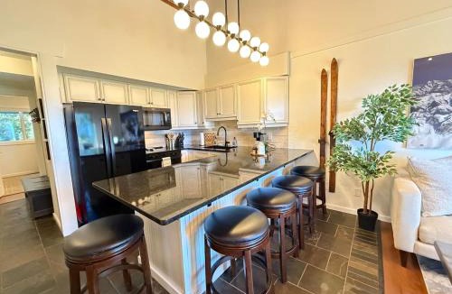 East Kootenay Hotel | Summit View Collection