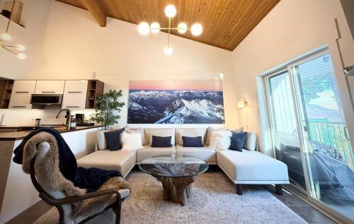 East Kootenay Hotel | Summit View Collection