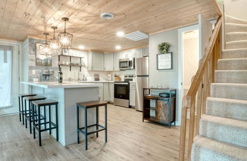 Hiawassee Cabin | Summit View - Mountain Top View & Gas Fireplace