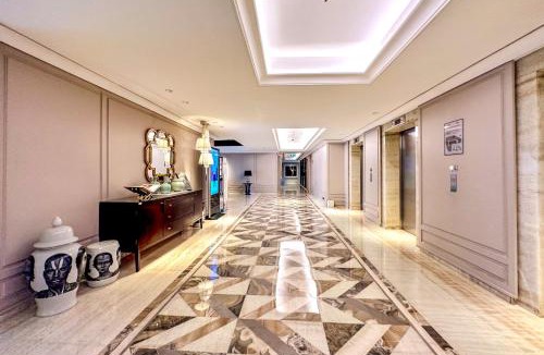Surabaya Apartment | Sumptuous The Peak 2BR Apartment in Tunjungan Plaza 5 Surabaya City Centre by Le Ciel Hospitality