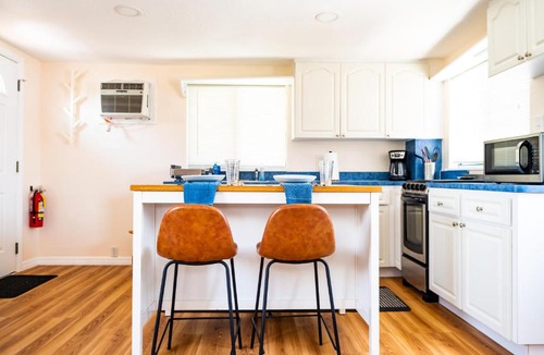 Indian Rocks Beach Apartment | Sun-Drenched 1BR Apt - 5min walk to Beach