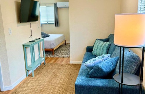 Indian Rocks Beach Apartment | Sun-Drenched 1BR Apt - 5min walk to Beach