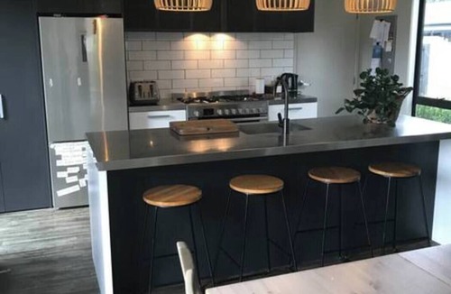 Lake Hayes House | Sun drenched 4 bed house, sleeps 10