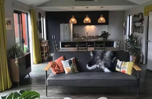 Lake Hayes House | Sun drenched 4 bed house, sleeps 10
