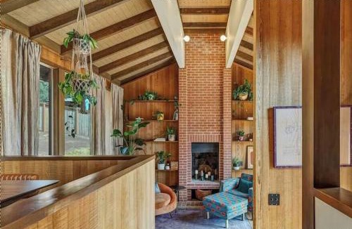 Salem House | Sun-Drenched Mid-Century Modern Retreat