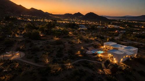 Joshua Tree Highlands House | Sun Drift - Architectural Desert Retreat & Pool & Spa