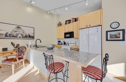 Wildernest House | Sun-Filled 3 Bed/2.5 Bath Near Top Ski Resorts